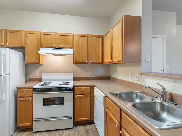 Sequoia Park Apartments — Photo 4