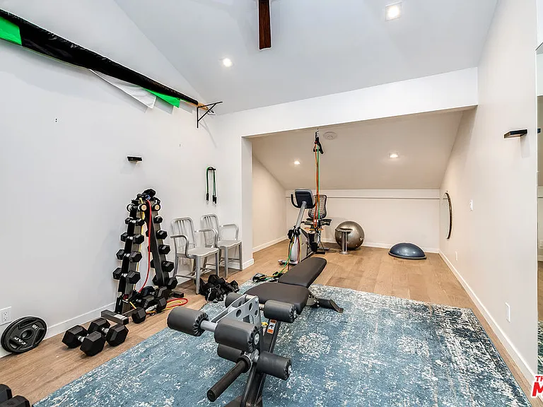 4635 Clybourn Ave — Photo 55
