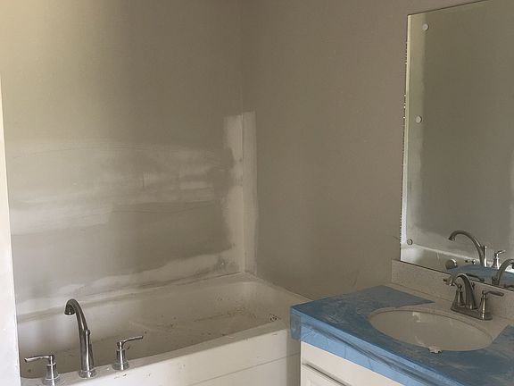 5th image of 3252 Clemons Cir #A
