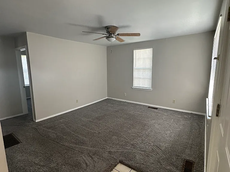 317 S Market St — Photo 4