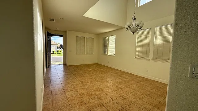 5 bed, 2291 sqft, $3,500 — Photo 2