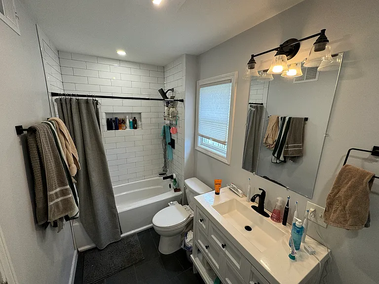 145 Surrey St #1 — Photo 5