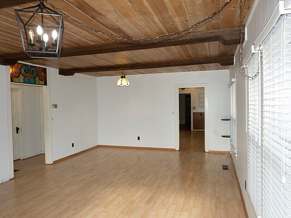 3rd image of 614 Lane St