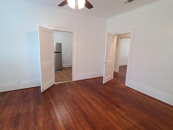 4th image of 1614 N Elm St