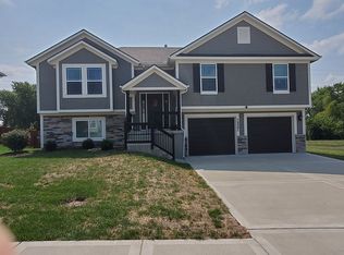 12201 White Oak St, Peculiar, MO 64078