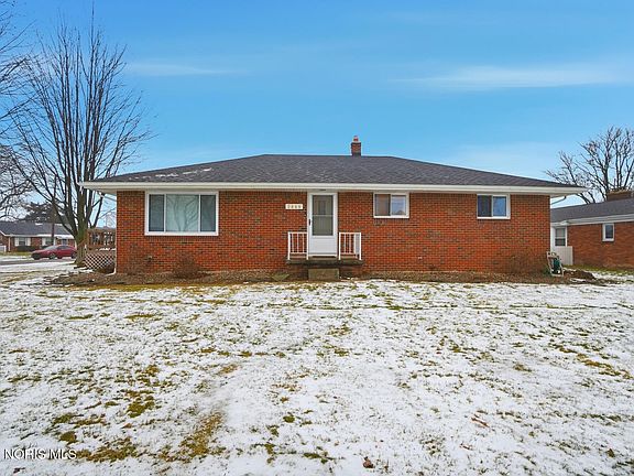 3rd image of 2869 Shoreland Ave