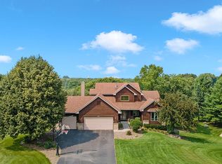 19700 Pembrook Cir, Rogers, MN 55374