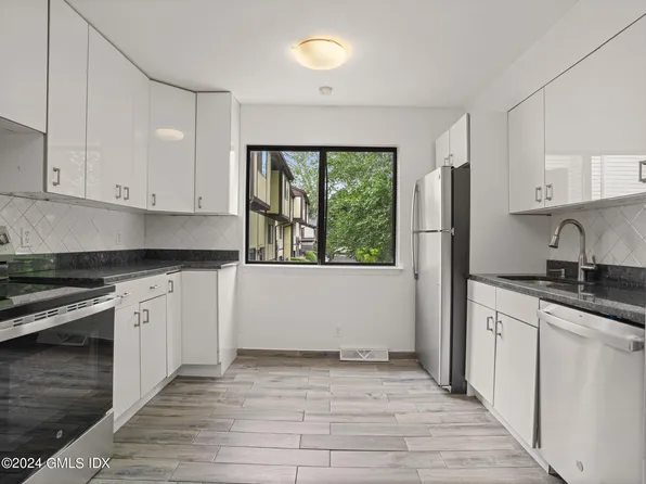 413 Glenbrook Rd APT 1, Stamford, CT 06906