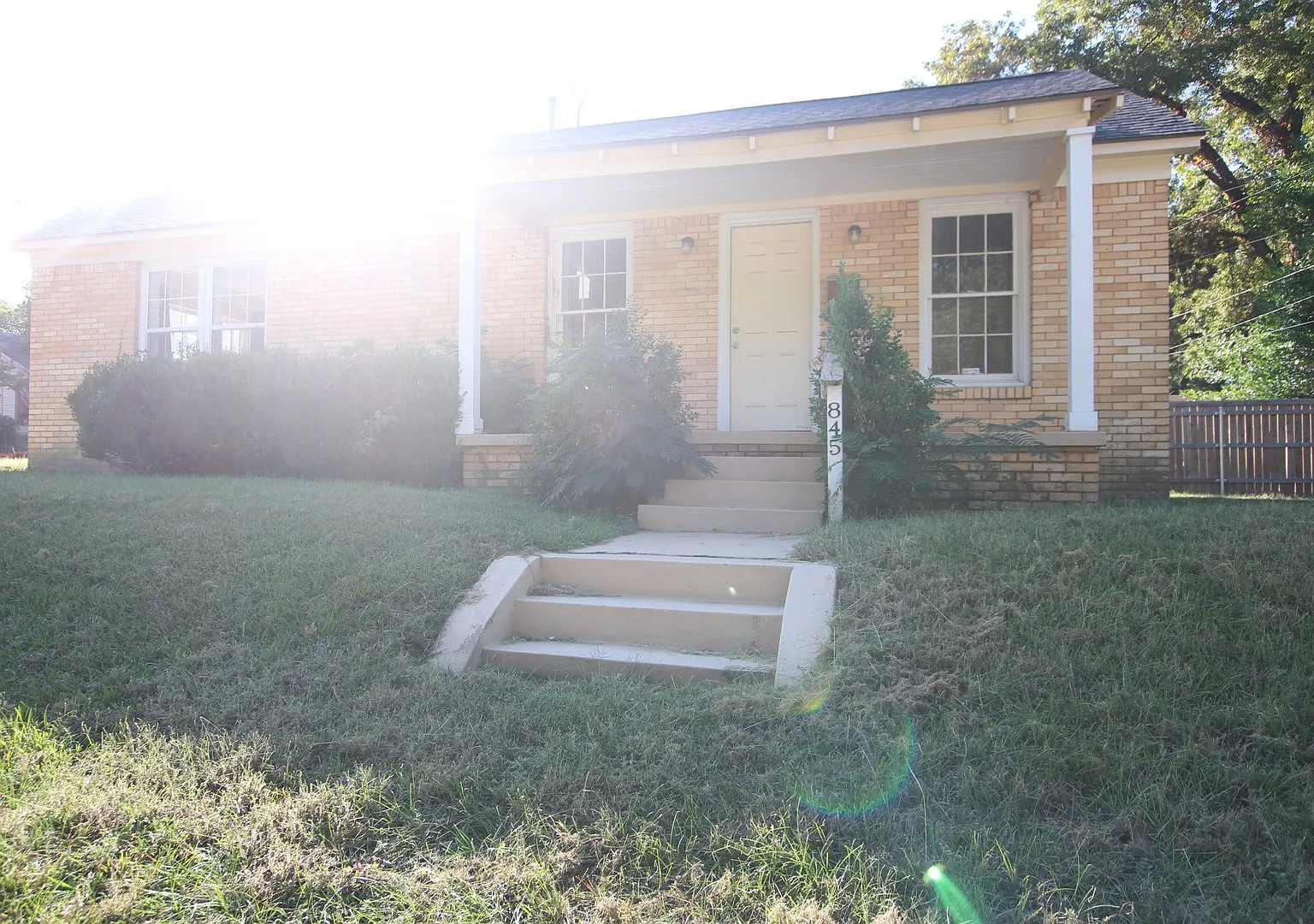 Lease Takeover Opportunity Available! Charming 2 Bedroom in Tyler! — Photo 1