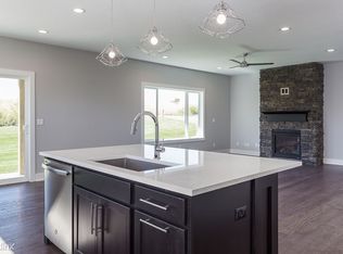 16318 Springbrook Trl, Urbandale, IA 50323