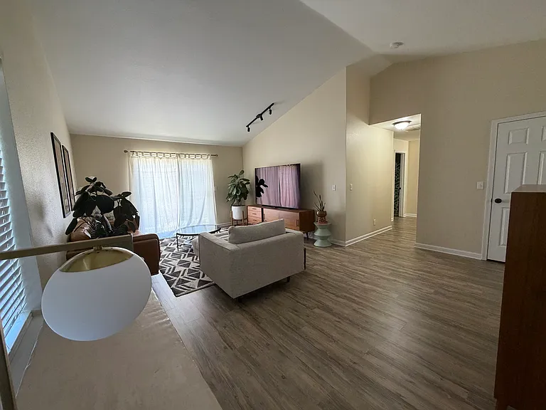974 Hilltop Dr — Photo 22