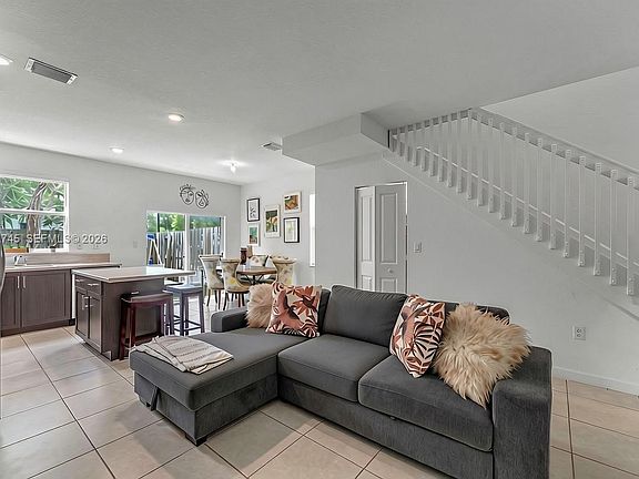 3rd image of 2660 SE 15th St