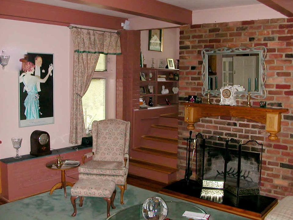 1st image of 27 Gallery Ln