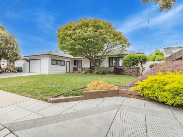 906 Bautista Dr, Salinas, CA 93901