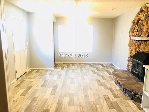 4th image of 713 Carpenter Dr