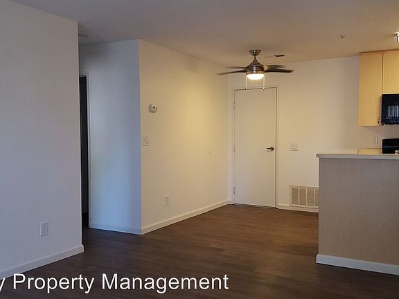 5th image of 1377 Oakdale Ave APT 10