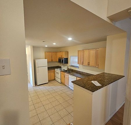 3rd image of 2333 Hickory St #1F