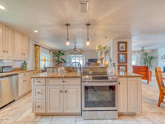 5th image of 718 Atlantic Dr