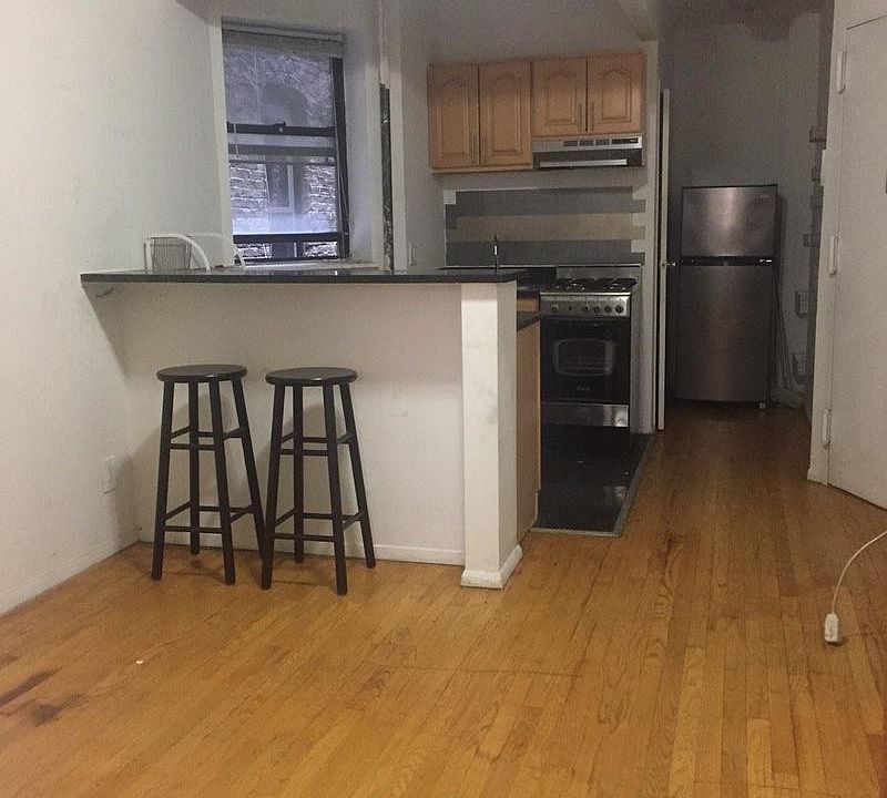 1st image of 318 W 49th St APT 2RW