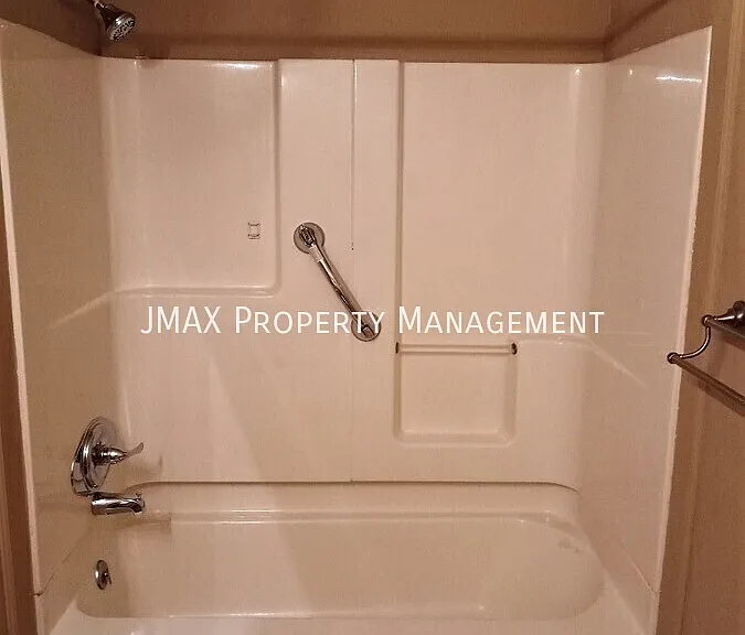 2679 Beverly Blvd SW — Photo 11