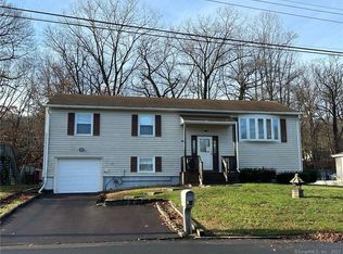 90 Hilltop Ln, West Haven, CT 06516