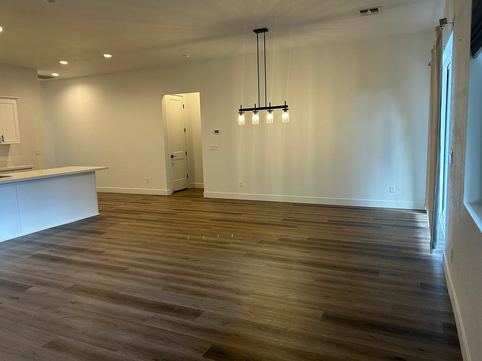 3 bed, 1793 sqft, $2,900 — Photo 4