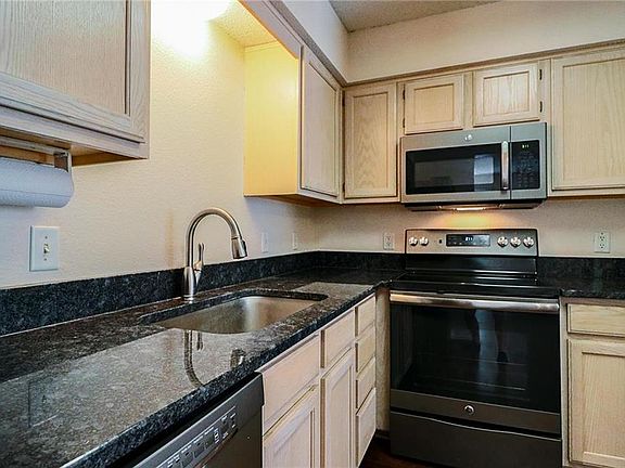3rd image of 6100 NE Moonstone Ct