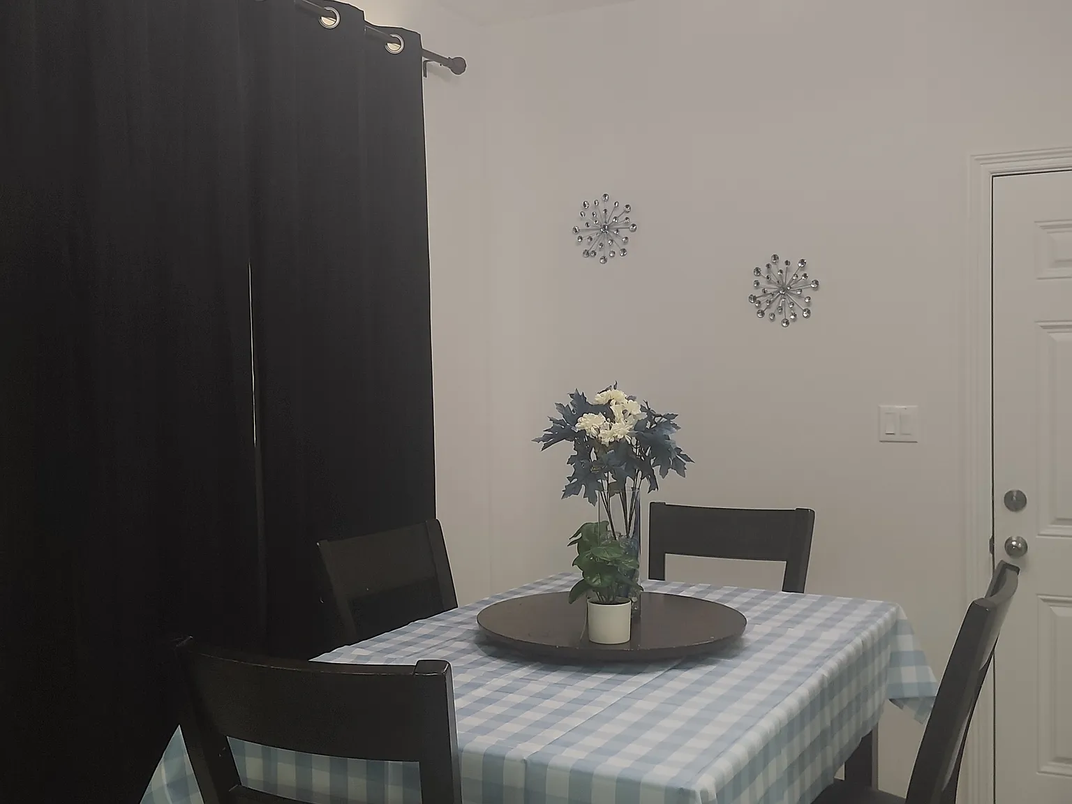 2 bed, 982 sqft, $1,600 — Photo 3