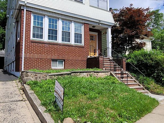 Front view to driveway