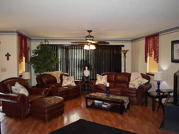 2nd image of 525 N Pearl Ave