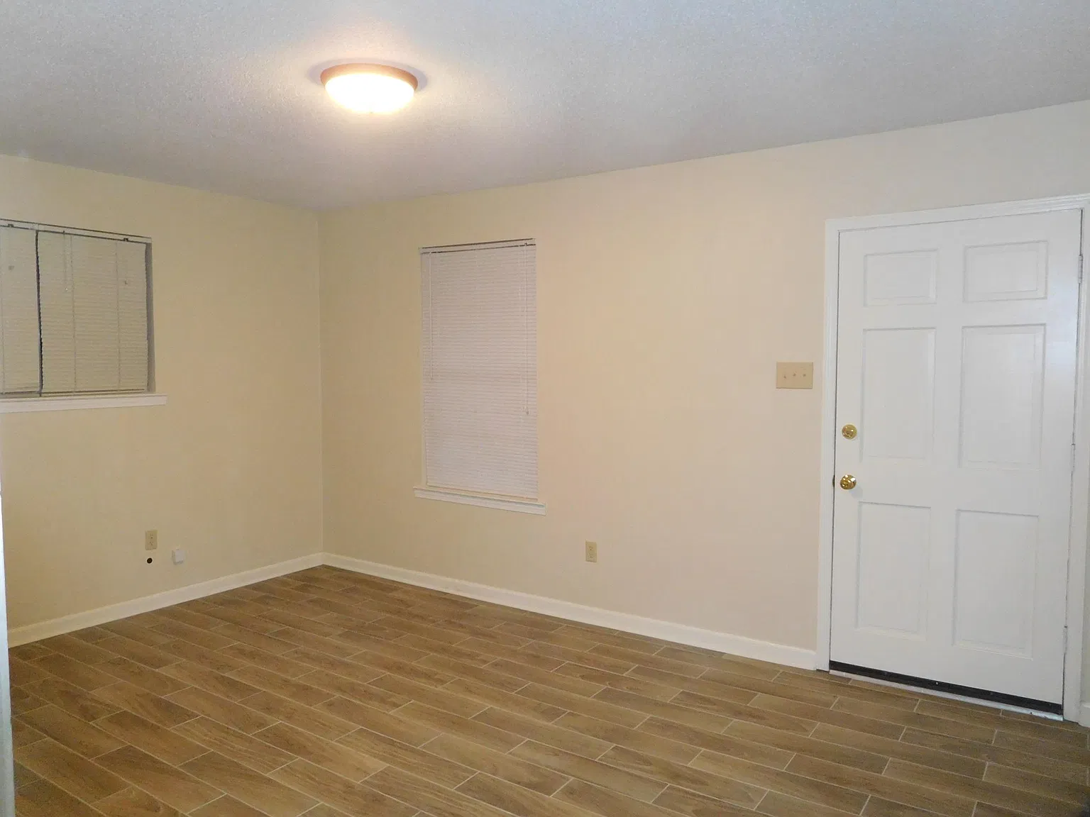 3 bed, 1.5 bath, 1230 sqft, $1,150 — Photo 3