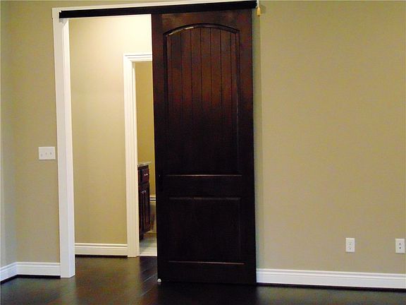 5th image of 60 Magrath Dr