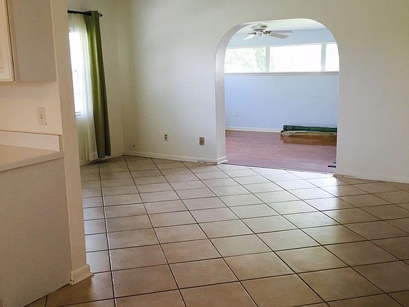 4th image of 3648 Periwinkle Dr