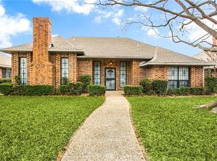 6932 Glacier Dr, Dallas, TX 75227