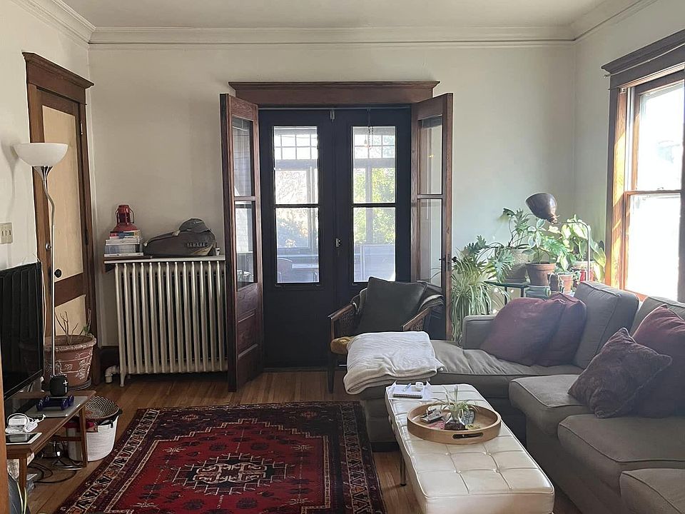 1st image of 2534 Garfield Ave S #3