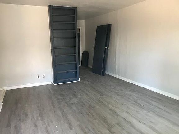 2nd image of 936 Cedar St