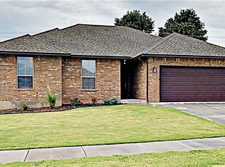 416 Charles Ct, Yukon, OK 73099
