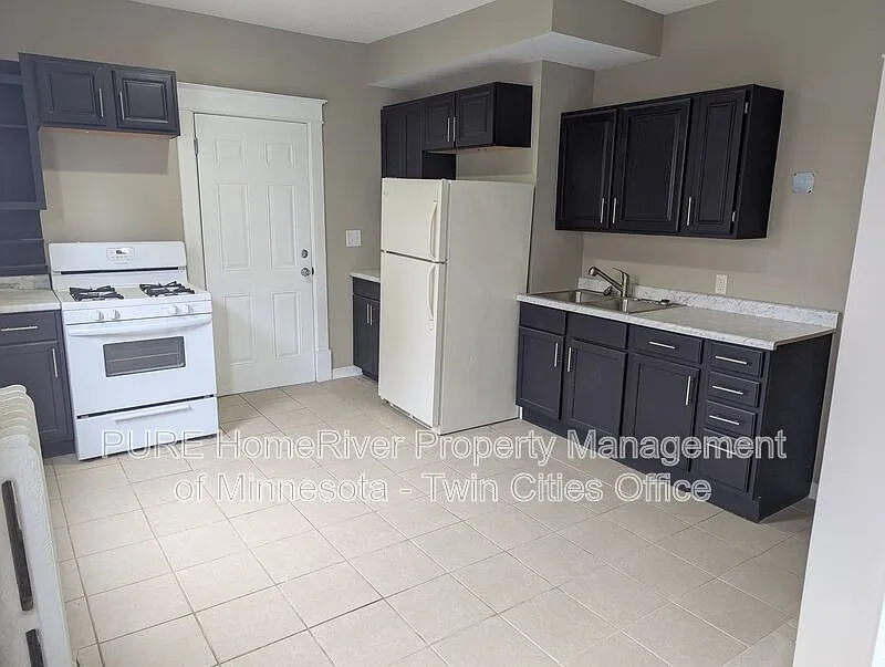 605 Van Buren Ave #1