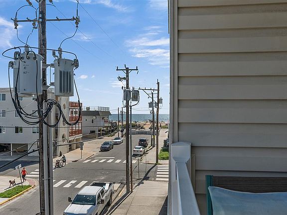 5th image of 26 42nd St Unit 207