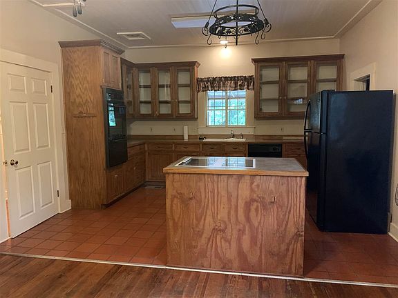 5th image of 3200 Tower Rd