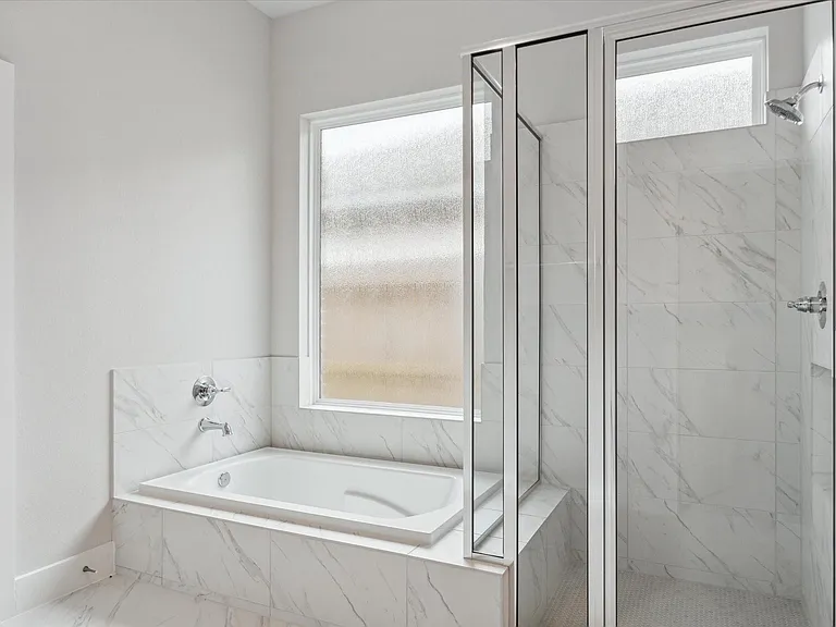 2418 Russet Forest Dr — Photo 18