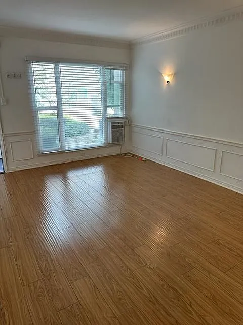 135 N Sweetzer Ave — Photo 4