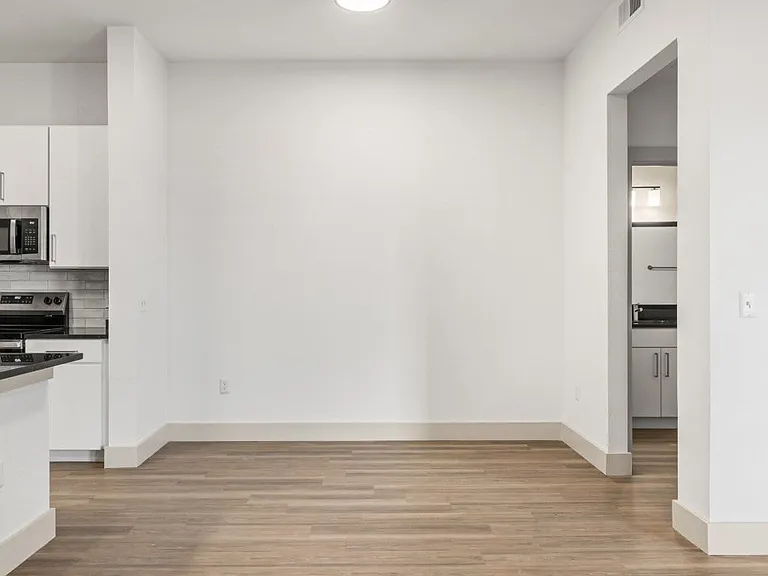 Maple District Lofts — Photo 16