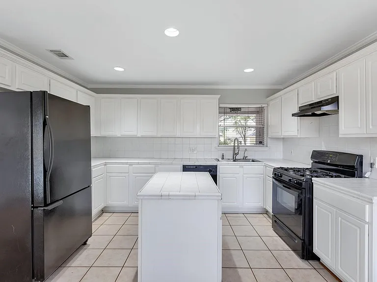 4750 Sanford Rd — Photo 8