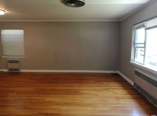 16419 75th Rd, Fresh Meadows, NY 11366