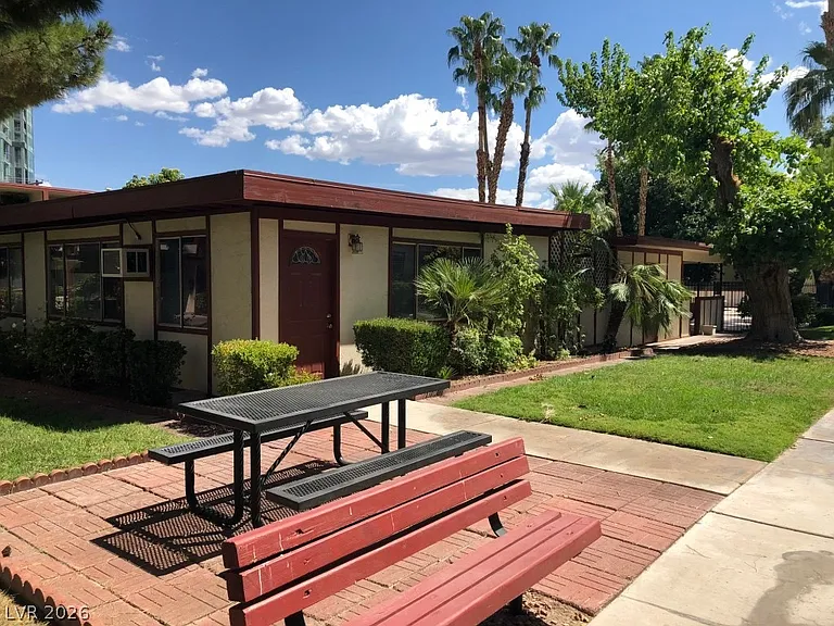 350 E Desert Inn Rd #H201 — Photo 12