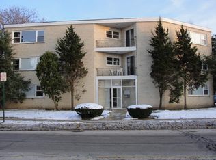 9101 Gross Point Rd APT 3, Skokie, IL 60077