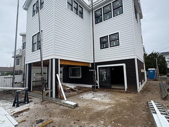4th image of 14 W South 31st St