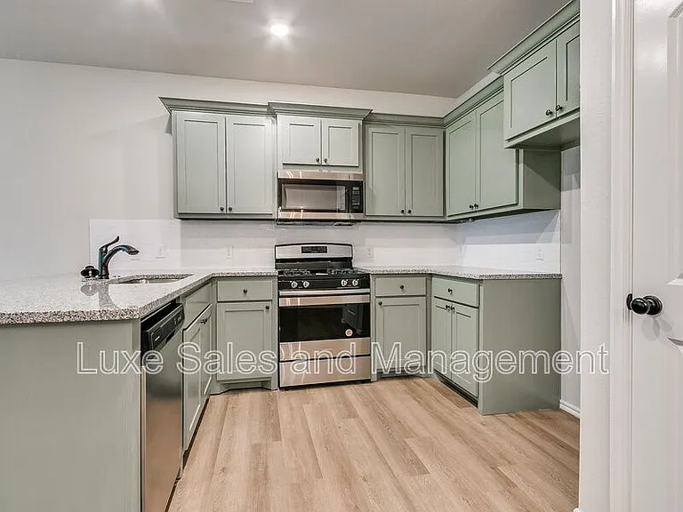 8012 NW 105th St — Photo 6
