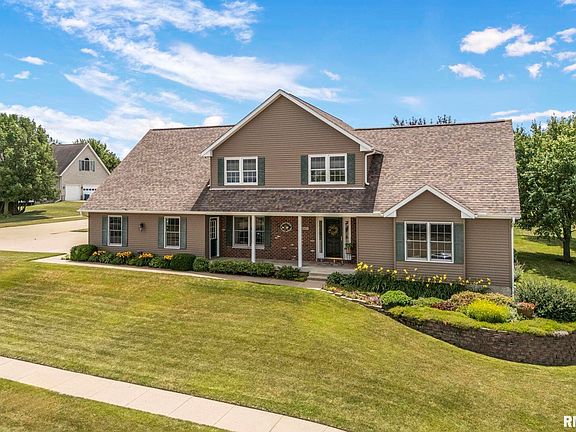 3rd image of 1001 W Hickory Ct
